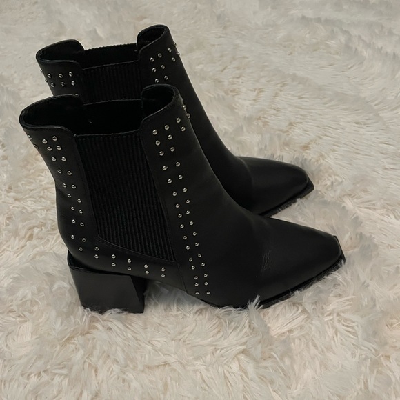 Uniqie Sol Sana studded, square heeled booties - Picture 12 of 13